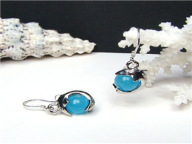 鉆石飾品價(jià)格解析與選購指南 如何準(zhǔn)確查詢并購買心儀首飾